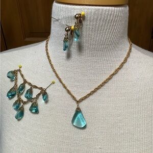 Elegant Gold and Blue resin Jewelry Set